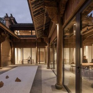 Aoni De Haus